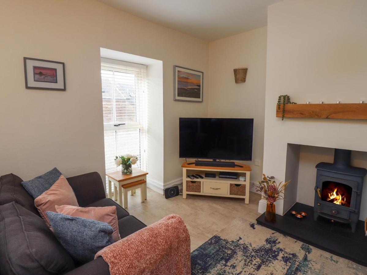 Charlotte'S Cottage Seahouses Exterior photo